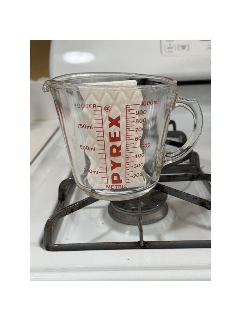 Vintage PYREX Glass Liquid 1 Quart 4 Cup Measuring Red Lettering "D" Handle USA